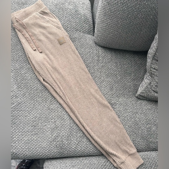 ALO Yoga Ribbed Beige Joggers - Picture 7 of 10